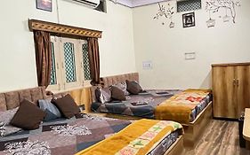 Mansarovar Home Stay And Guest House